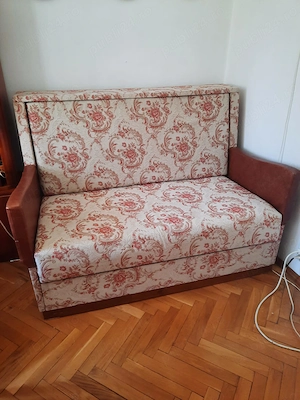 Vand canapea extensibila in stare buna cu lada de asternut ,si biblioteca