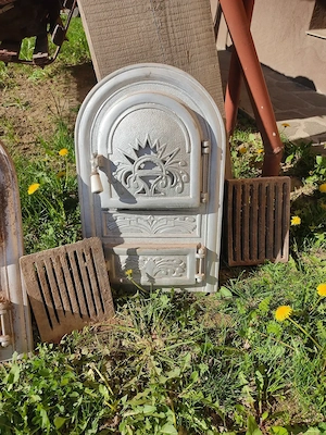 Vând uși pentru sobe de teracotă 