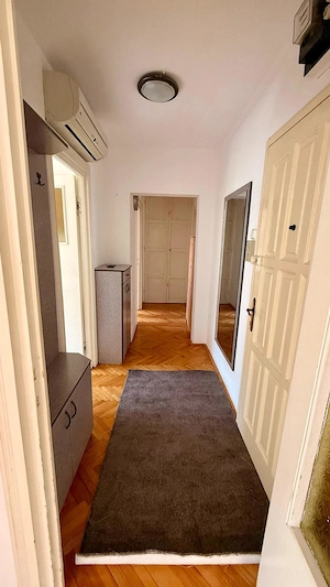 Proprirtar vând ap. 2 cam. decomandat, et. 4 8, în Oradea, bul. Dacia 