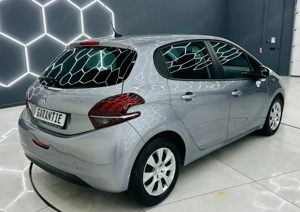 PEUGEOT 208 - imagine 4