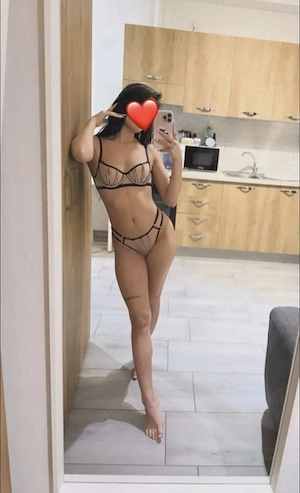 Bună azi am ajuns și stau singură în locație  - imagine 2