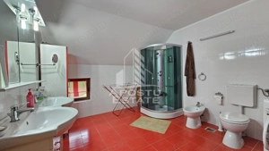 Vila de vanzare in Ghioroc - imagine 19