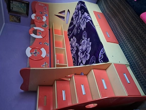 Pat copii supraetajat 