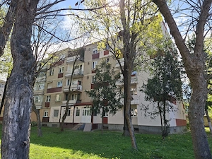 Dau in chirie apartament 3 camere zona spital judetean-piata Somes Satu Mare