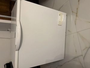 Vând lada frigorifică Zanussi 210l - imagine 3