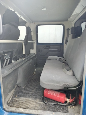 Isuzu Furgon cu 6 locuri - imagine 6