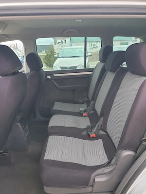 Volkswagen Touran 1.9 TDI   7 locuri - imagine 8