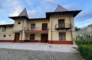 Vilă istorică in Sinaia, zona Peleș -500 mp, ideal investiție