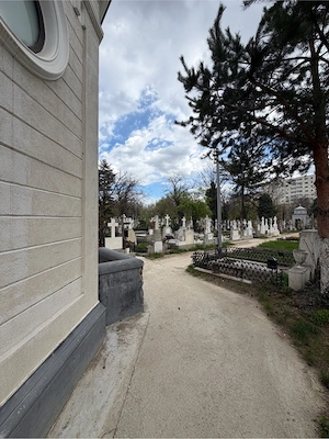 Loc de veci 3 nivele   Cimitirul Sf. Vineri, București   9.000 