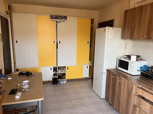 Dambovita. 2 camere. Aproape de gen nr 27.