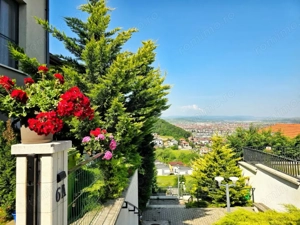 Casa cuplata moderna in zona Vivo, pe strada Crizantemelor!