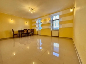 Apartament 2 camere decomandate, curte comuna, Piața M-Viteazu