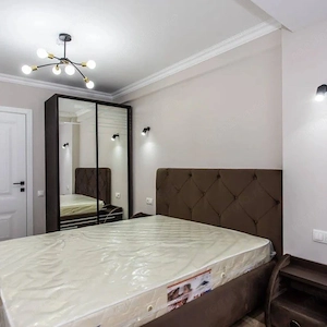 Ofer spre inchiriere o garsoniera, in sectorul 5