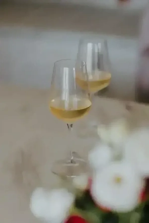Vând vin rosu și alb natural