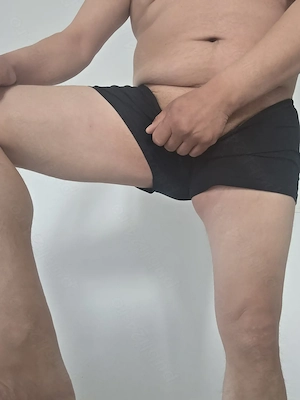 Bărbat 40 ani pentru doamne și domnișoare dornice de aventură