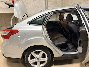 Ford Focus 3 sedan - imagine 5