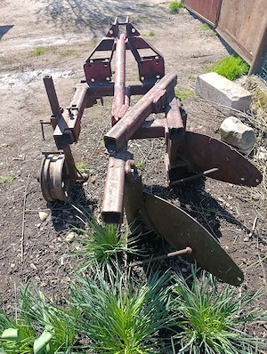 Vând plug de grădină