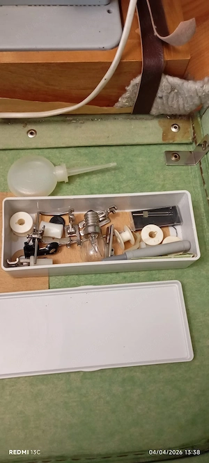 Mașină de cusut electrică marca Chaika  - imagine 2