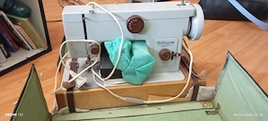 Mașină de cusut electrică marca Chaika 