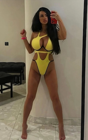 Bruneta cu Silicoane Doar Deplasari