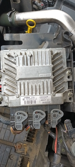 Dezmembrez Renault megan 2 1.5 dci din 2005 106 cp  - imagine 3