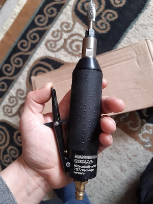 Polizor sau biax pneumatic dreapt