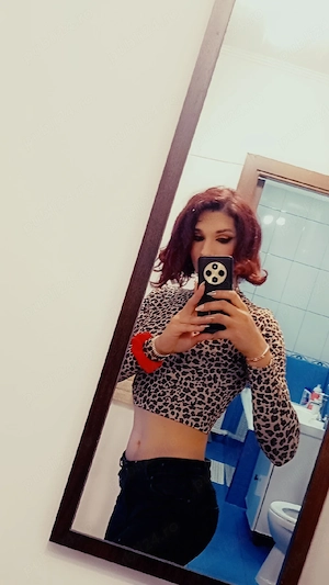 Buna transexuala+ fata biologica noi in oras 