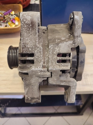 Alternator Bosch opel astra h 1.4 benzina  - imagine 2