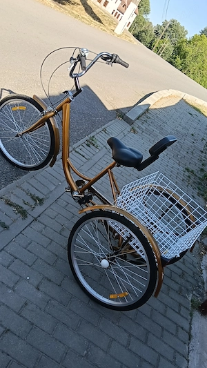 Vând tricicleta noua