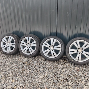 Set Jante Aliaj originale Mercedes R17 cu anvelope Vară