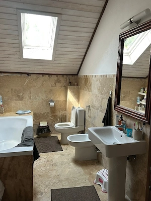 Inchiriez casa de vacanta - imagine 2