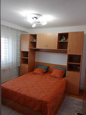 Vând apartament 3 camere,decomandat, mobilat și utilat  - imagine 5