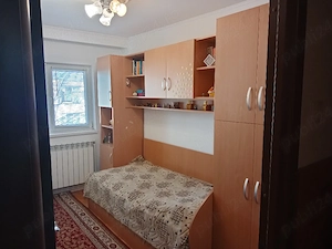 Vând apartament 3 camere,decomandat, mobilat și utilat  - imagine 2