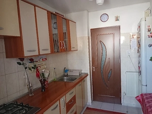 Vând apartament 3 camere,decomandat, mobilat și utilat  - imagine 3