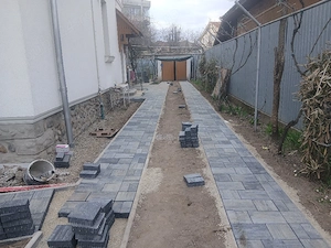 executam lucrări în domeniul construcțiilor 