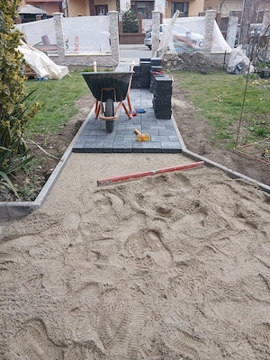 executam lucrări în domeniul construcțiilor  - imagine 5