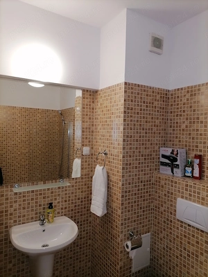  Închiriez apartament cu două camere în Sinaia  - imagine 4