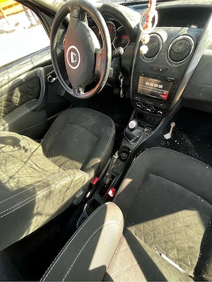 dezmembrez dacia duster 1.2 - imagine 4