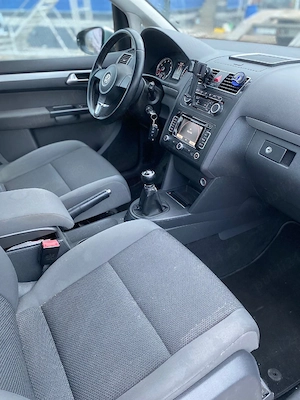 Touran 2011 - imagine 4