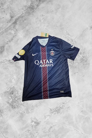 Tricouri fotbal diferite echipe