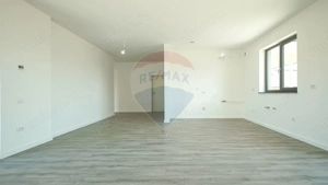 Casă  cu 5 camere de vânzare, Hălchiu - imagine 5