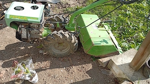 Vând motocultor Ferrari pe benzină 