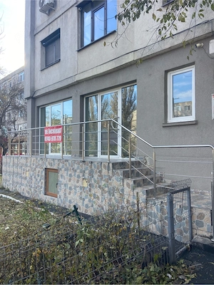 Vand spatiu comercial stradal  micro 39 