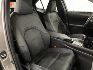 Lexus UX - imagine 9