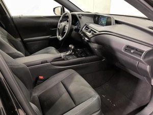 Lexus UX - imagine 9