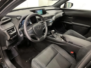 Lexus UX - imagine 4