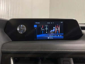 Lexus UX - imagine 15