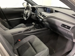 Lexus UX - imagine 10