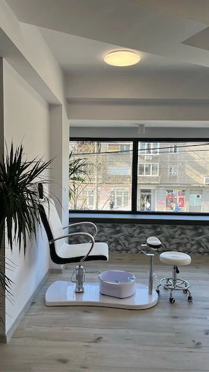 Se Inchiriaza 2 posturi de coafură şi unul de manichiură. Timisoara ,Bălcescu - imagine 5