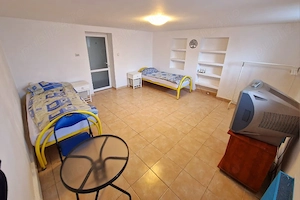 Cazare in gazda pentru baieti in demisol vila  - imagine 5